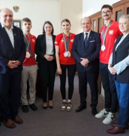 Młodzi sportowcy z wizytą u władz rektorskich UMCS